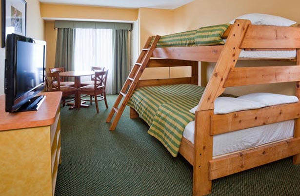 Holiday Inn Elk River - family suite bunk beds.